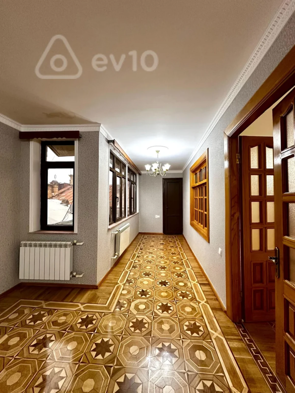 Satılır 6 otaqlı köhnə tikili 220 m²