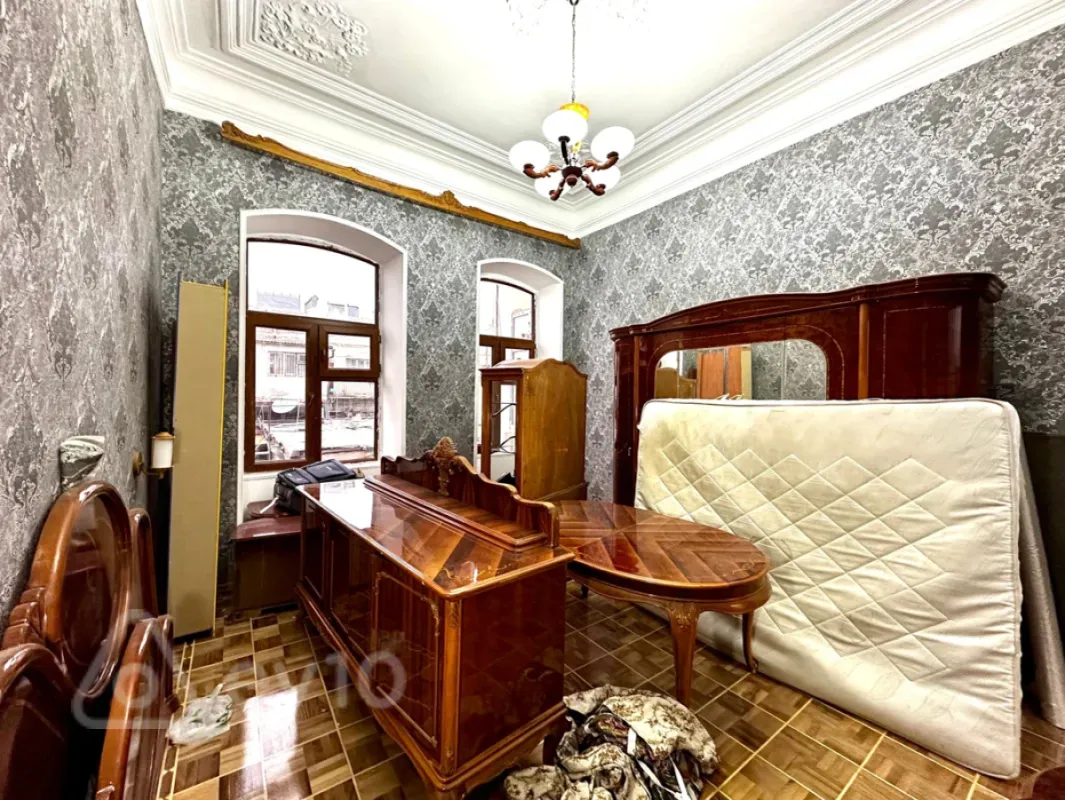 Satılır 6 otaqlı köhnə tikili 220 m²