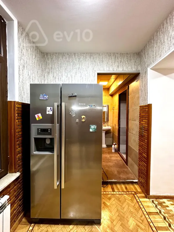 Satılır 6 otaqlı köhnə tikili 220 m²