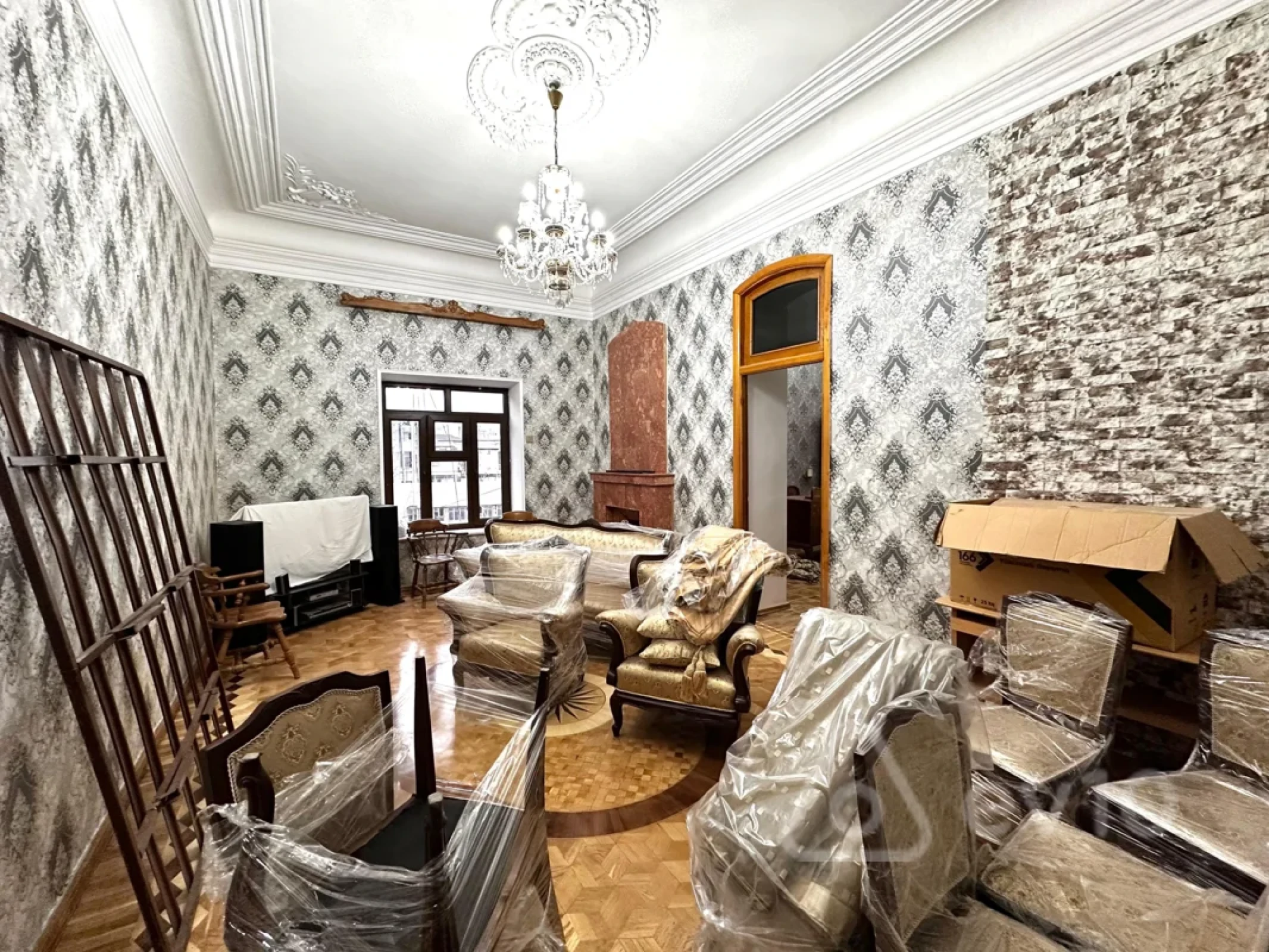 Satılır 6 otaqlı köhnə tikili 220 m²