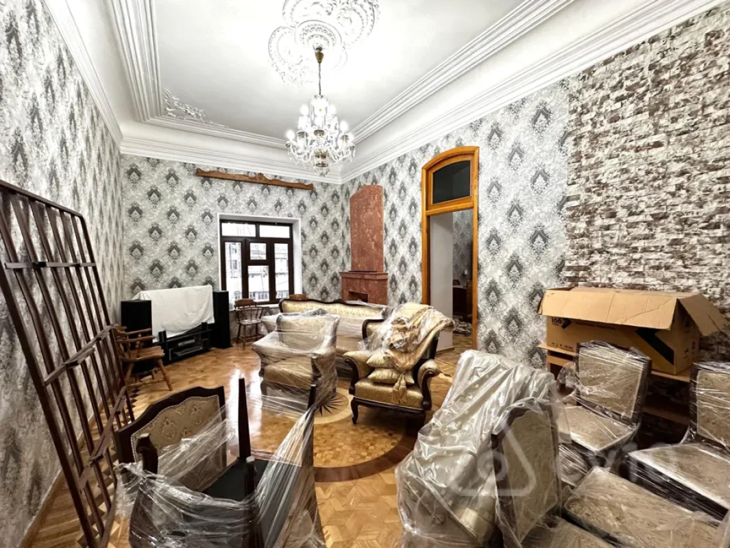 Satılır 6 otaqlı köhnə tikili 220 m²