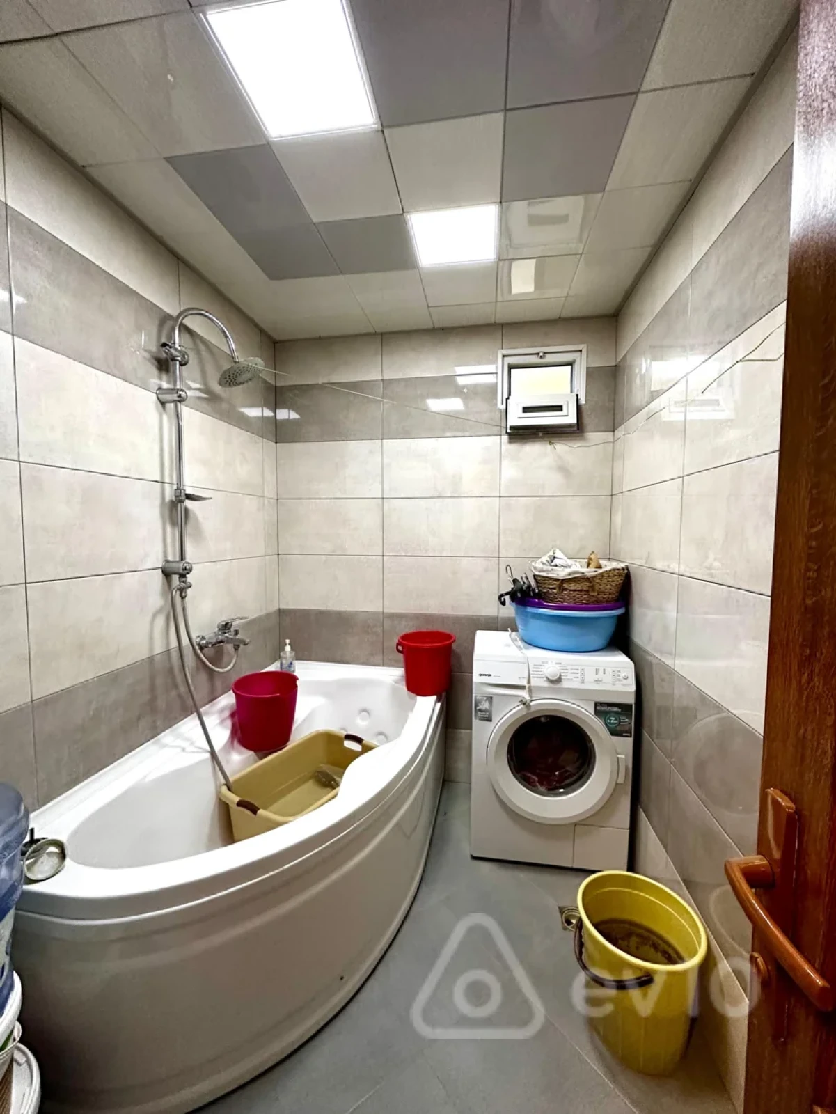 Satılır 6 otaqlı köhnə tikili 220 m²