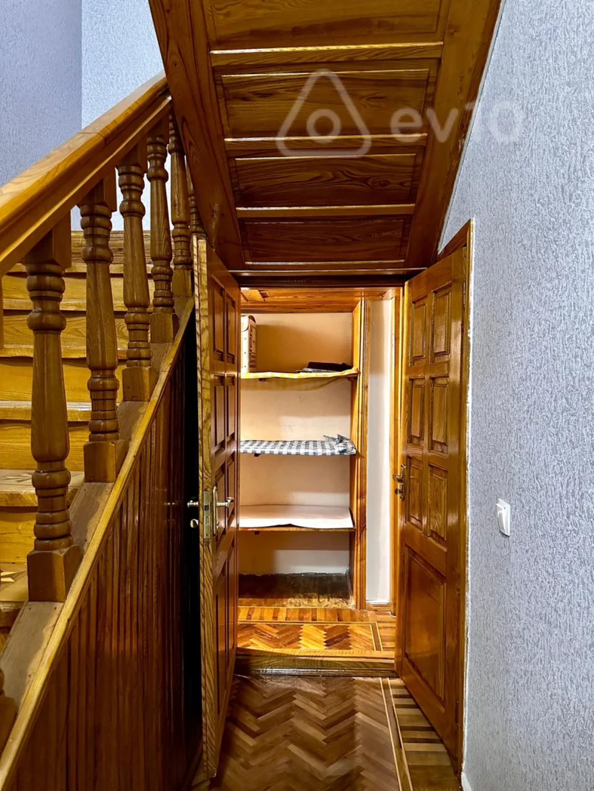 Satılır 6 otaqlı köhnə tikili 220 m²