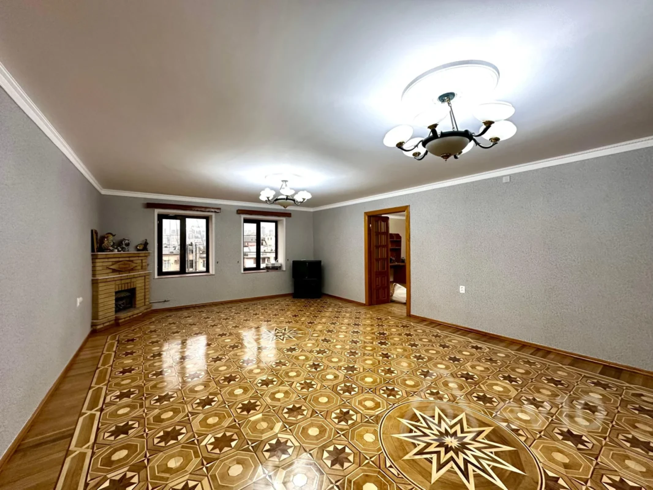 Satılır 6 otaqlı köhnə tikili 220 m²