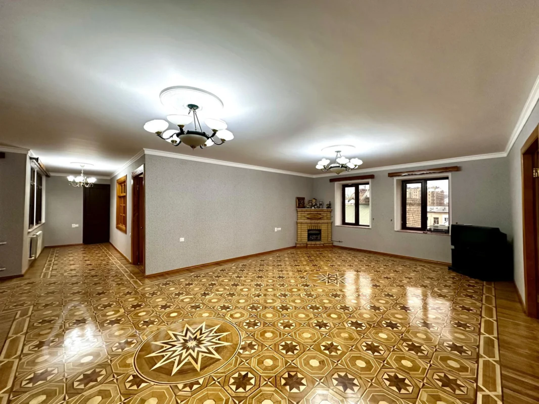Satılır 6 otaqlı köhnə tikili 220 m²