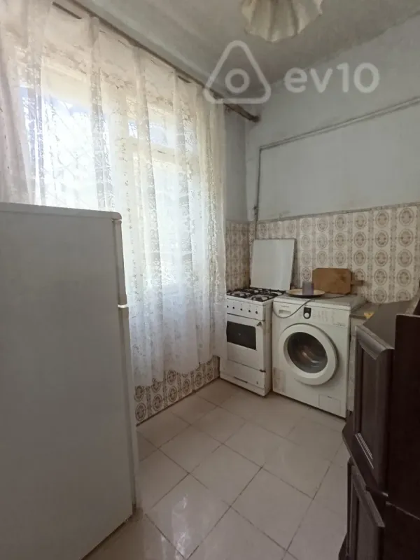 Kirayə verilir 2 otaqlı köhnə tikili 40 m²