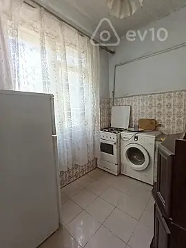 Kirayə verilir 2 otaqlı köhnə tikili 40 m²