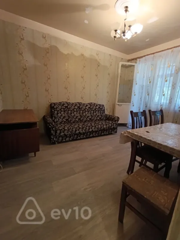 Kirayə verilir 2 otaqlı köhnə tikili 40 m²