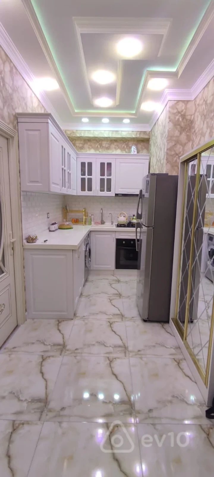 Kirayə verilir 2 otaqlı yeni tikili 65 m²