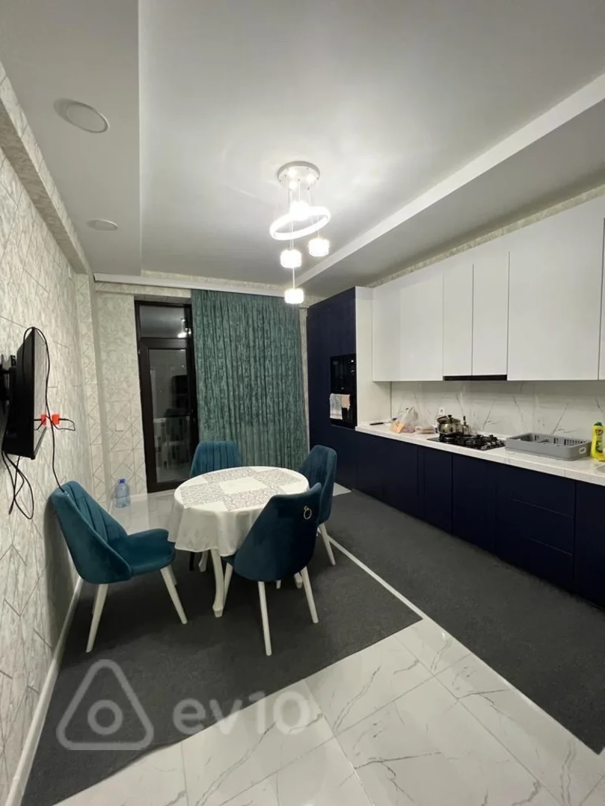 Kirayə verilir 3 otaqlı yeni tikili 133 m²