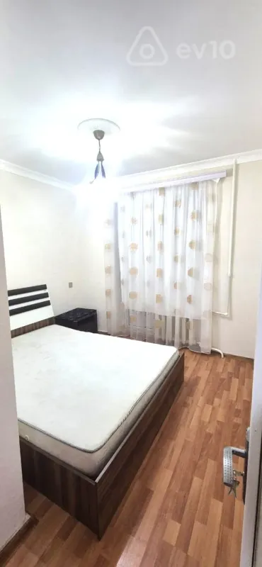 Kirayə verilir 3 otaqlı köhnə tikili 85 m²