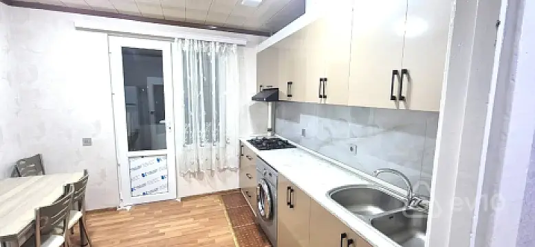 Kirayə verilir 3 otaqlı köhnə tikili 85 m²