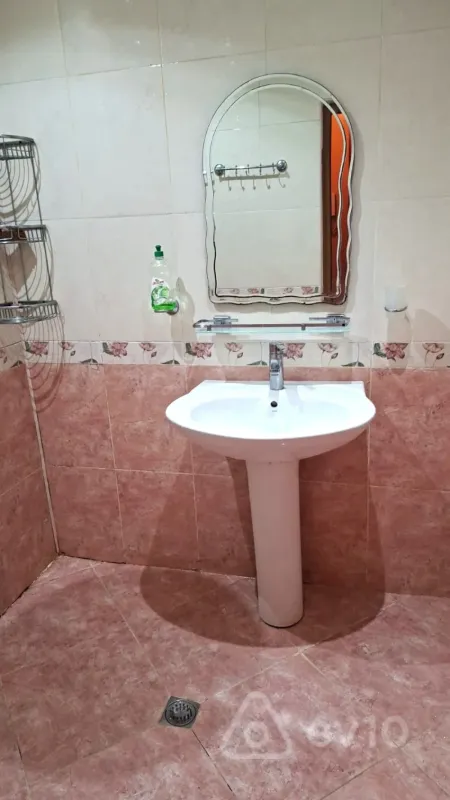 Kirayə verilir 2 otaqlı köhnə tikili 65 m²