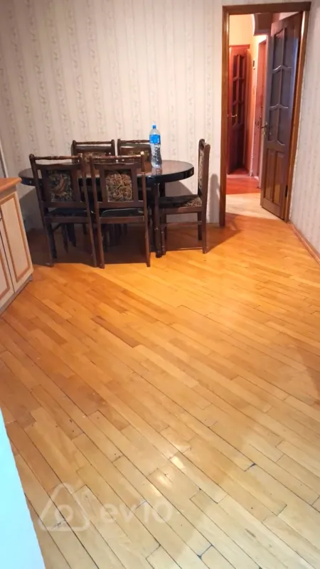 Kirayə verilir 2 otaqlı köhnə tikili 65 m²