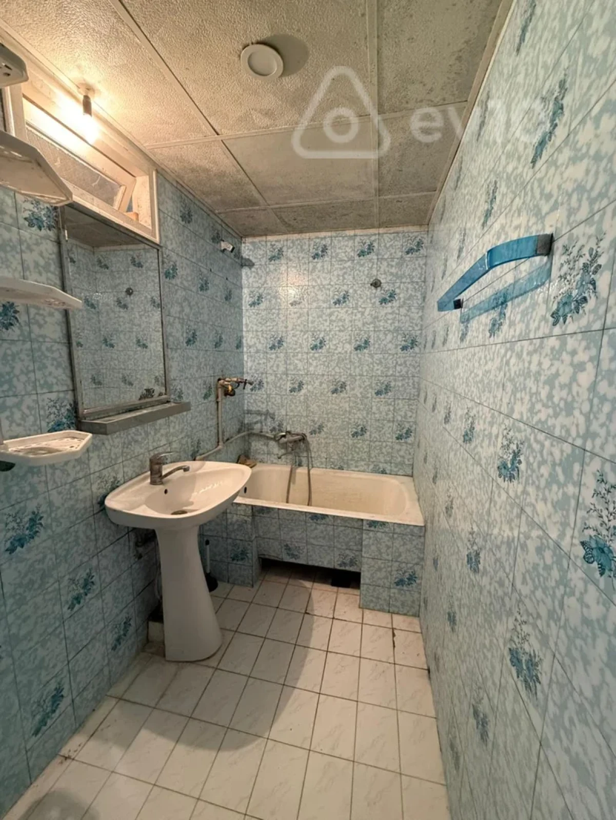 Kirayə verilir 3 otaqlı köhnə tikili 85 m²