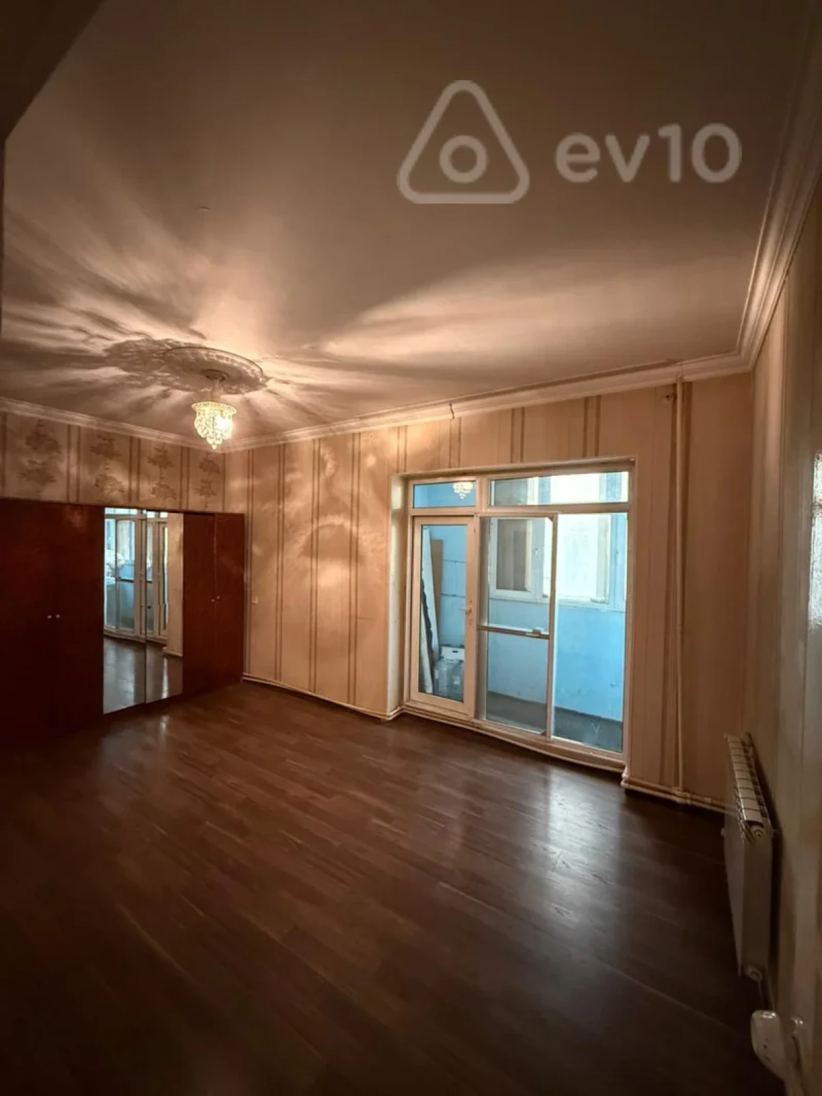 Kirayə verilir 3 otaqlı köhnə tikili 85 m²