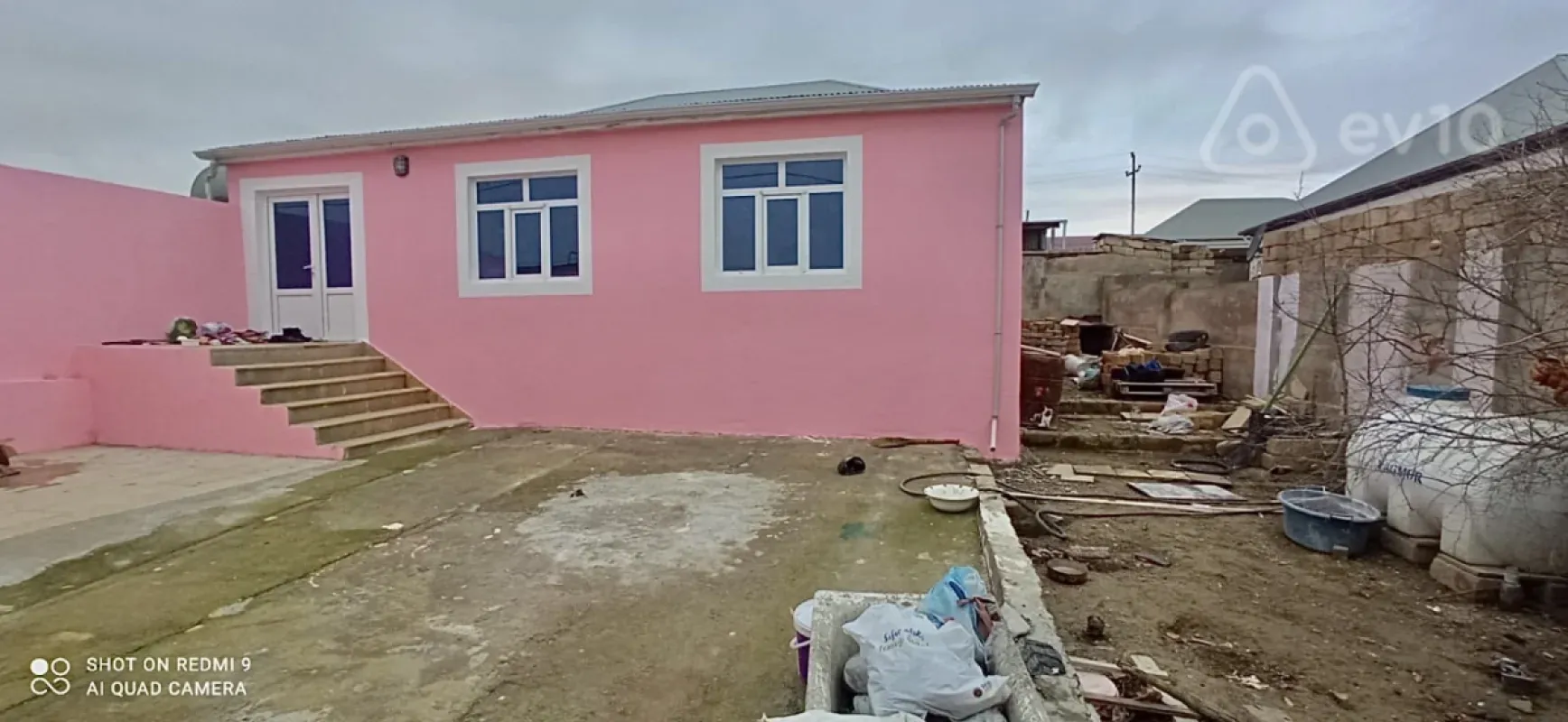 Satılır 4 otaqlı həyət evi 100 m²