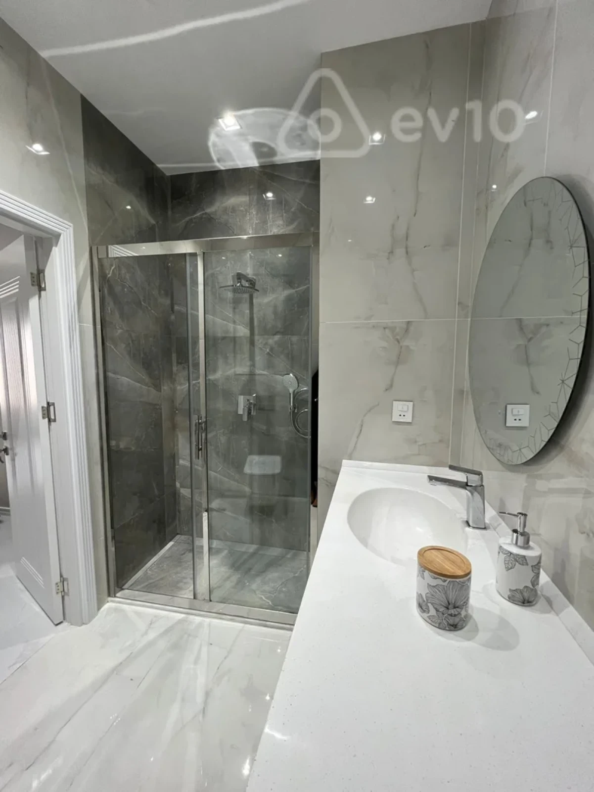 Kirayə verilir 2 otaqlı yeni tikili 100 m²