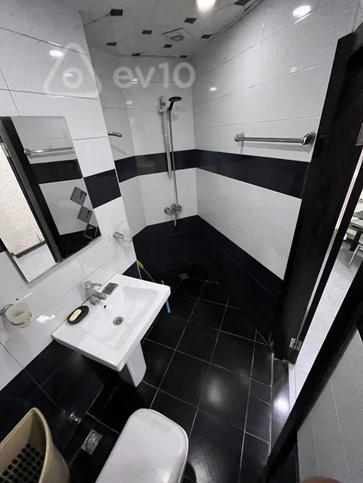 Kirayə verilir 2 otaqlı yeni tikili 64 m²