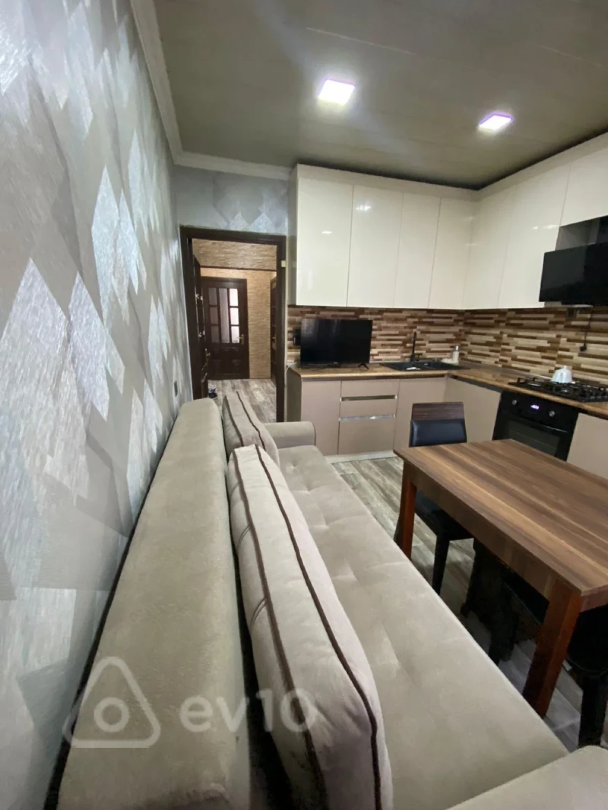 Kirayə verilir 2 otaqlı yeni tikili 60 m²