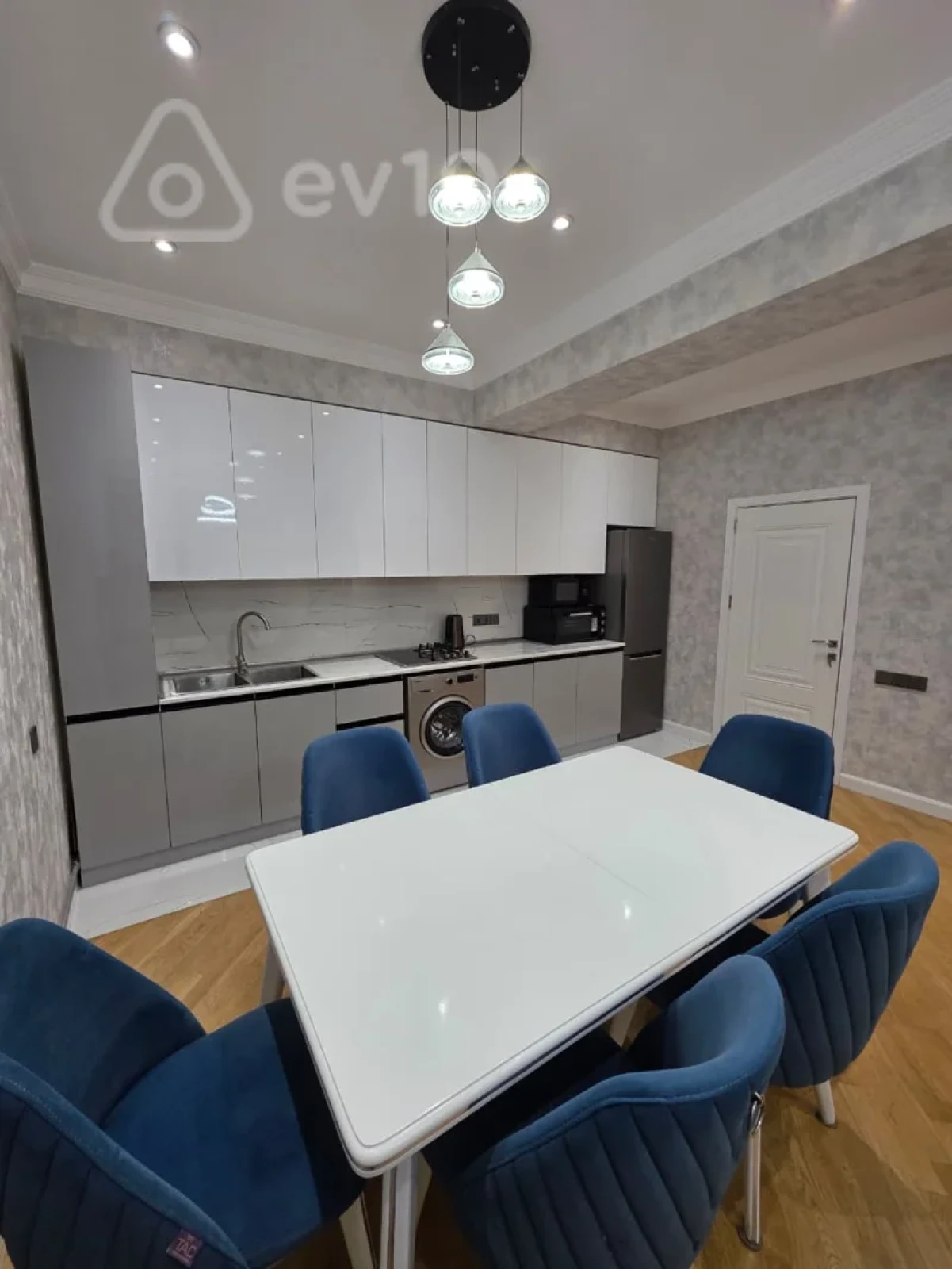 Kirayə verilir 2 otaqlı yeni tikili 70 m²