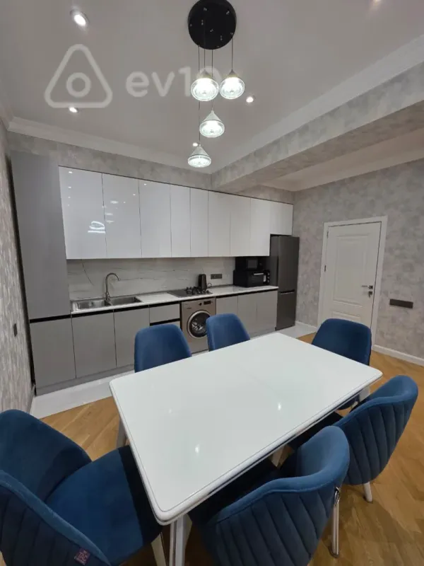 Kirayə verilir 2 otaqlı yeni tikili 70 m²