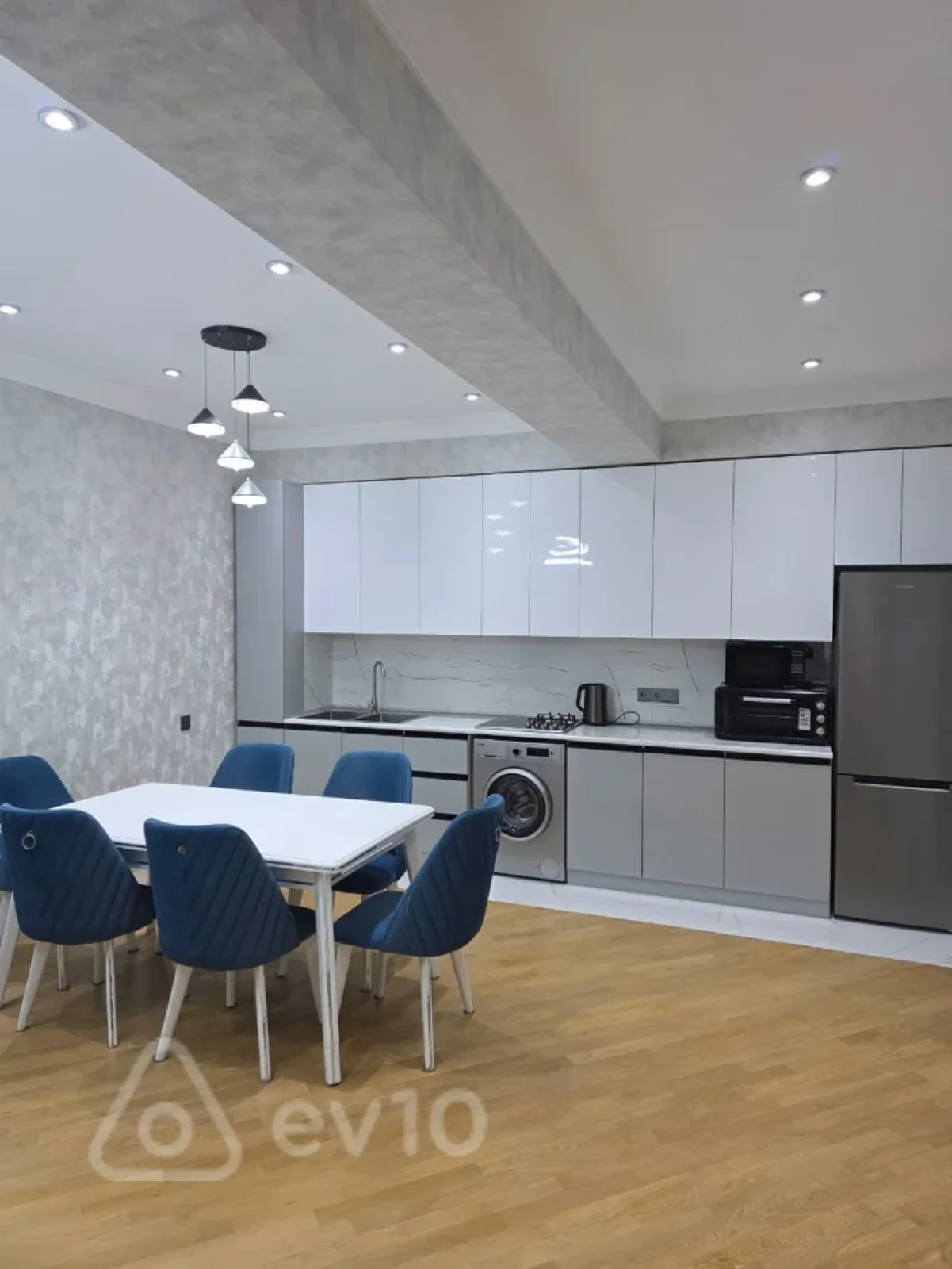 Kirayə verilir 2 otaqlı yeni tikili 70 m²