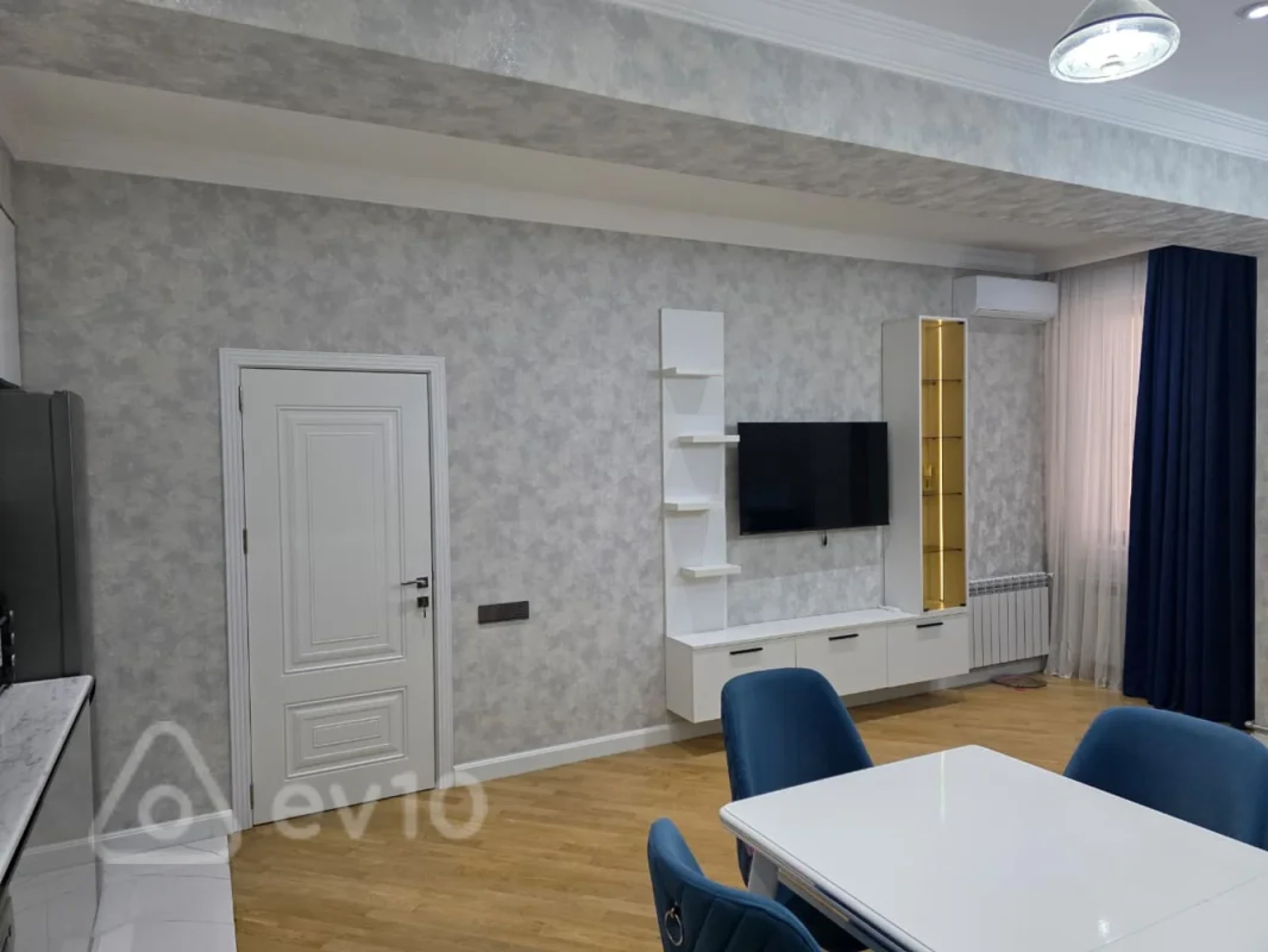 Kirayə verilir 2 otaqlı yeni tikili 70 m²