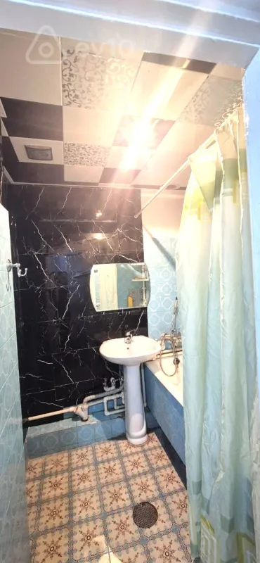 Kirayə verilir 3 otaqlı köhnə tikili 72 m²