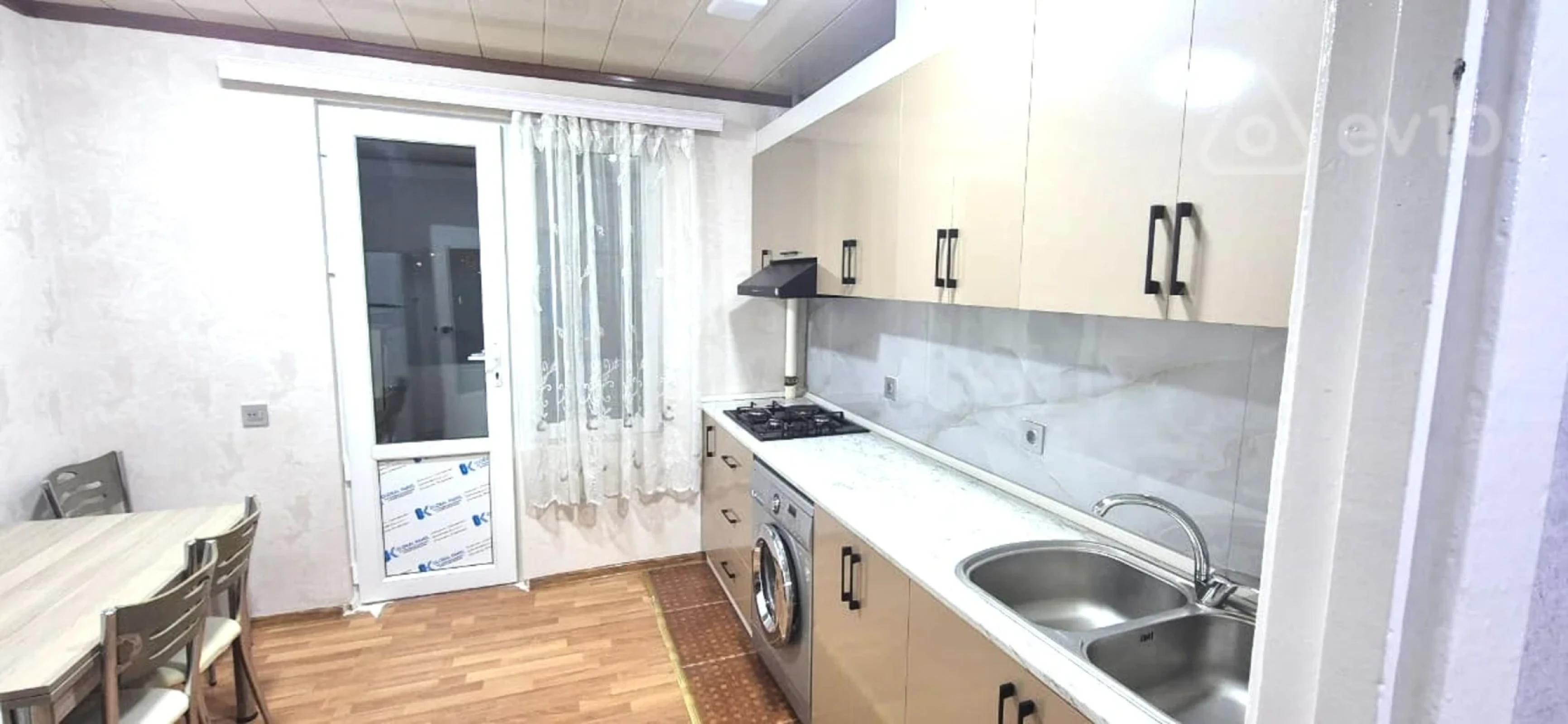 Kirayə verilir 3 otaqlı köhnə tikili 72 m²