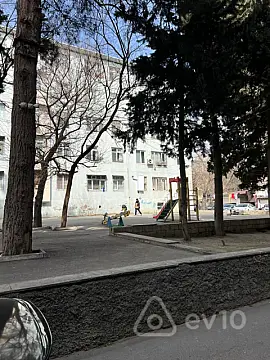 Kirayə verilir 2 otaqlı köhnə tikili 35 m²