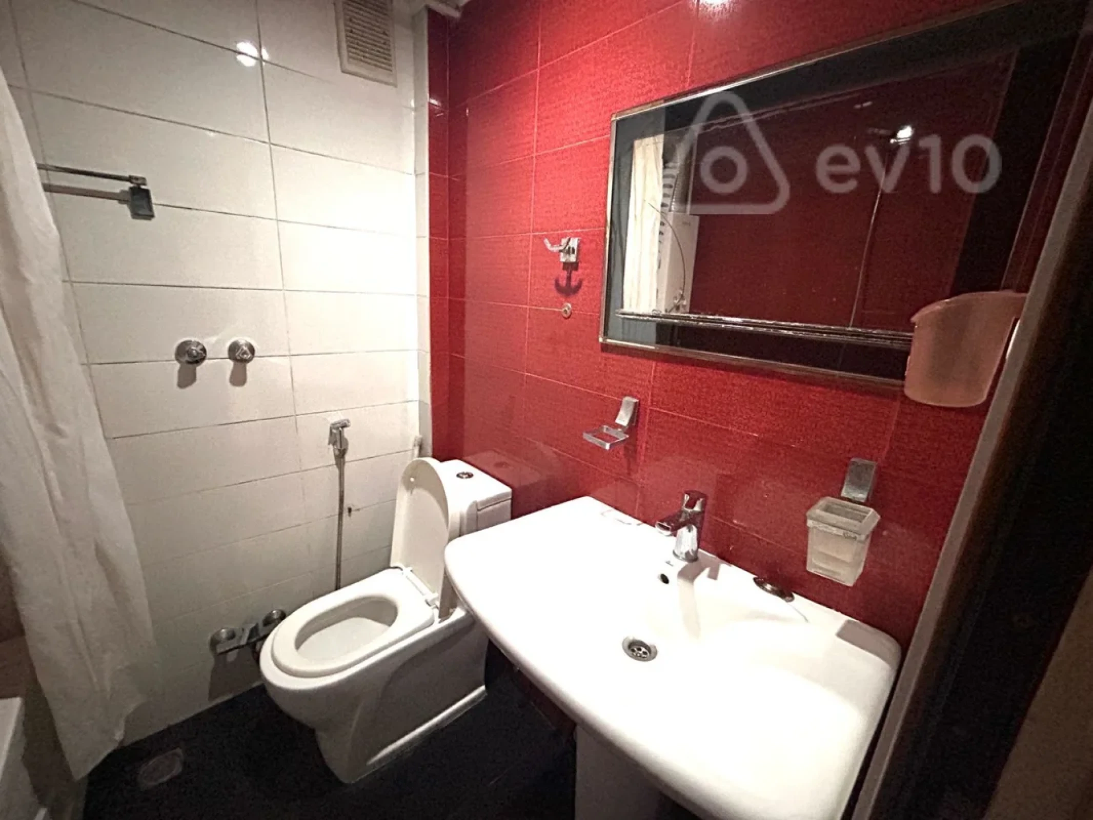 Kirayə verilir 2 otaqlı köhnə tikili 45 m²