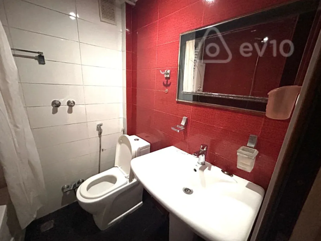 Kirayə verilir 2 otaqlı köhnə tikili 45 m²