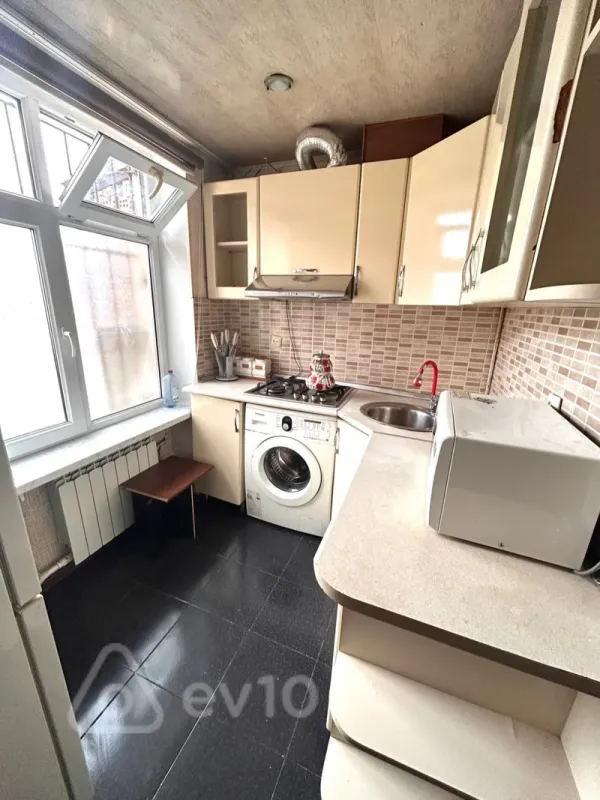 Kirayə verilir 2 otaqlı köhnə tikili 45 m²