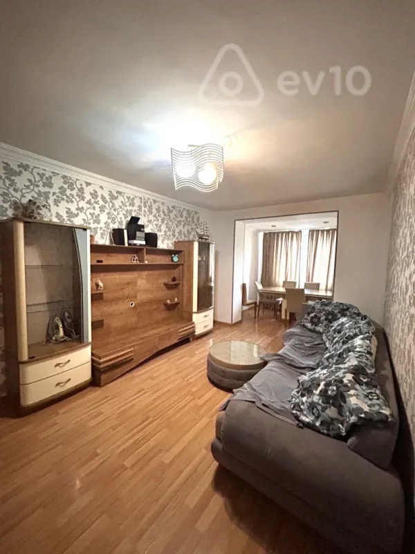 Kirayə verilir 2 otaqlı köhnə tikili 45 m²