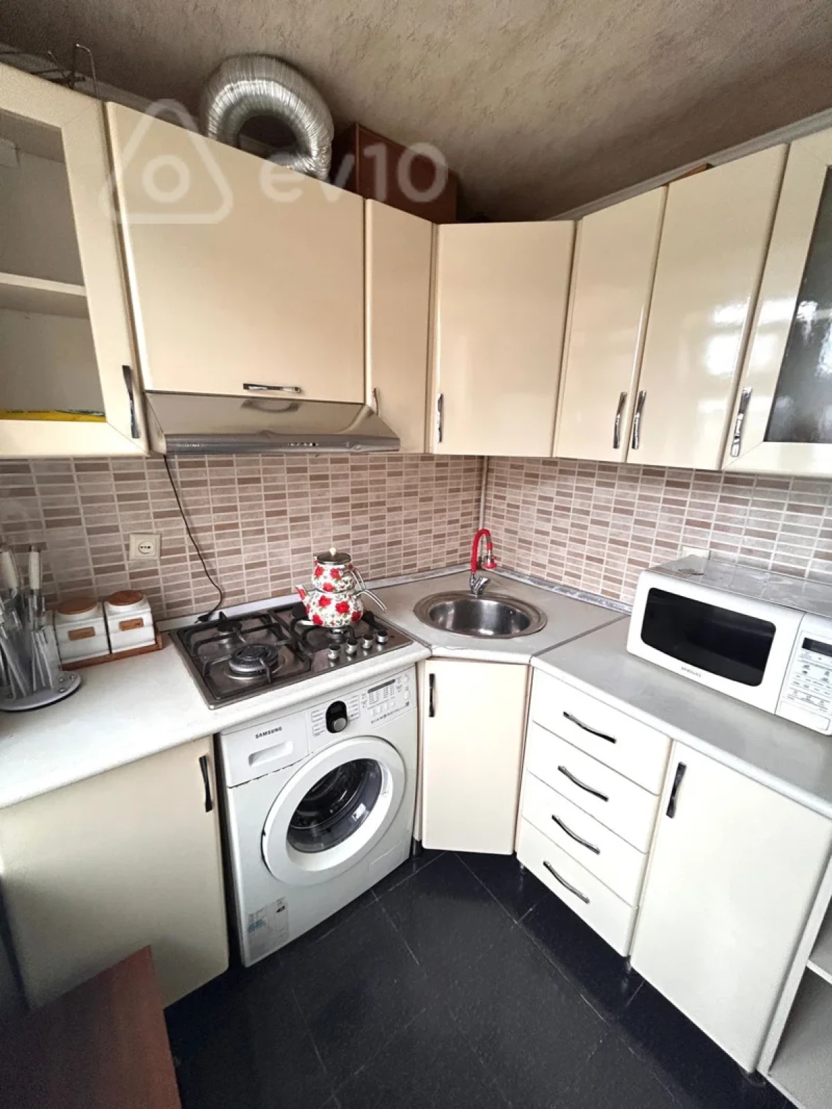 Kirayə verilir 2 otaqlı köhnə tikili 45 m²