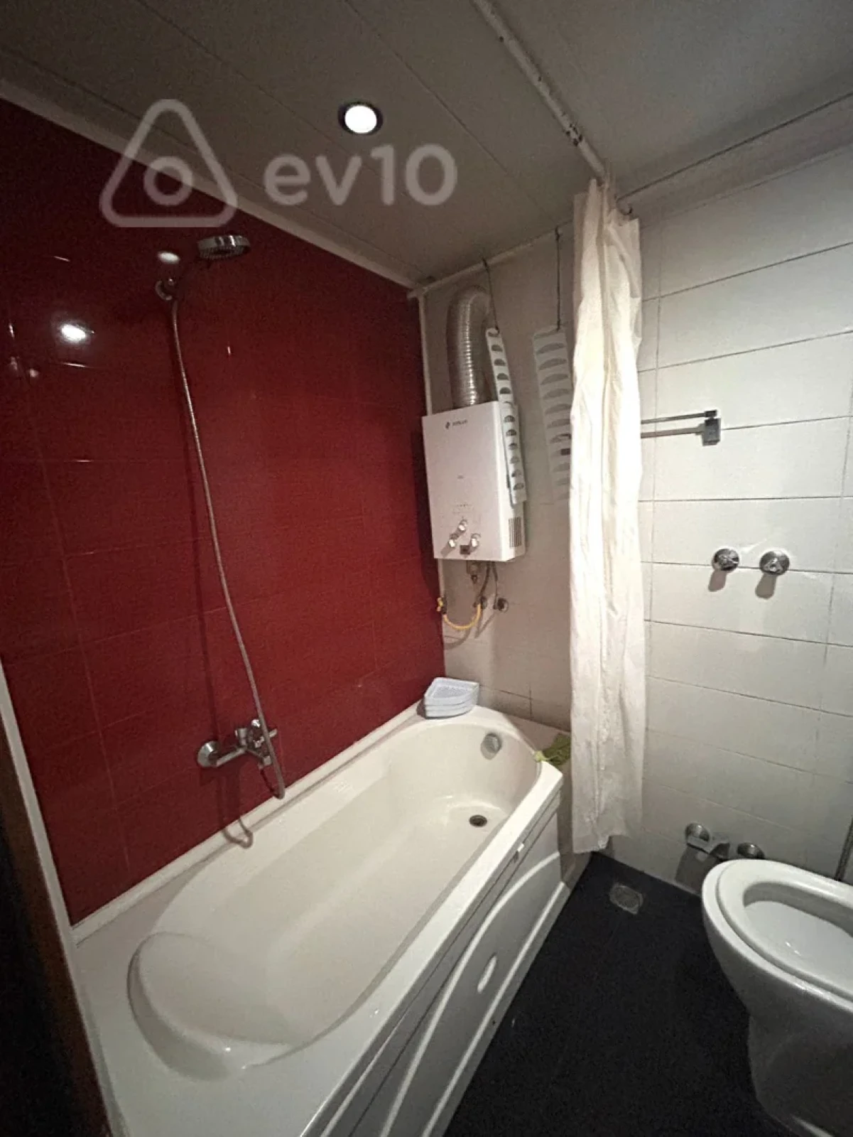 Kirayə verilir 2 otaqlı köhnə tikili 45 m²