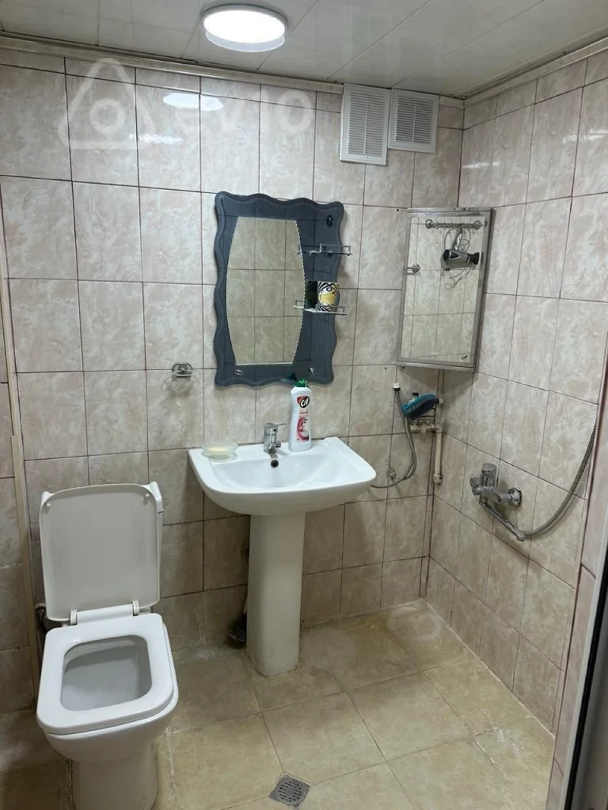 Kirayə verilir 2 otaqlı köhnə tikili 60 m²