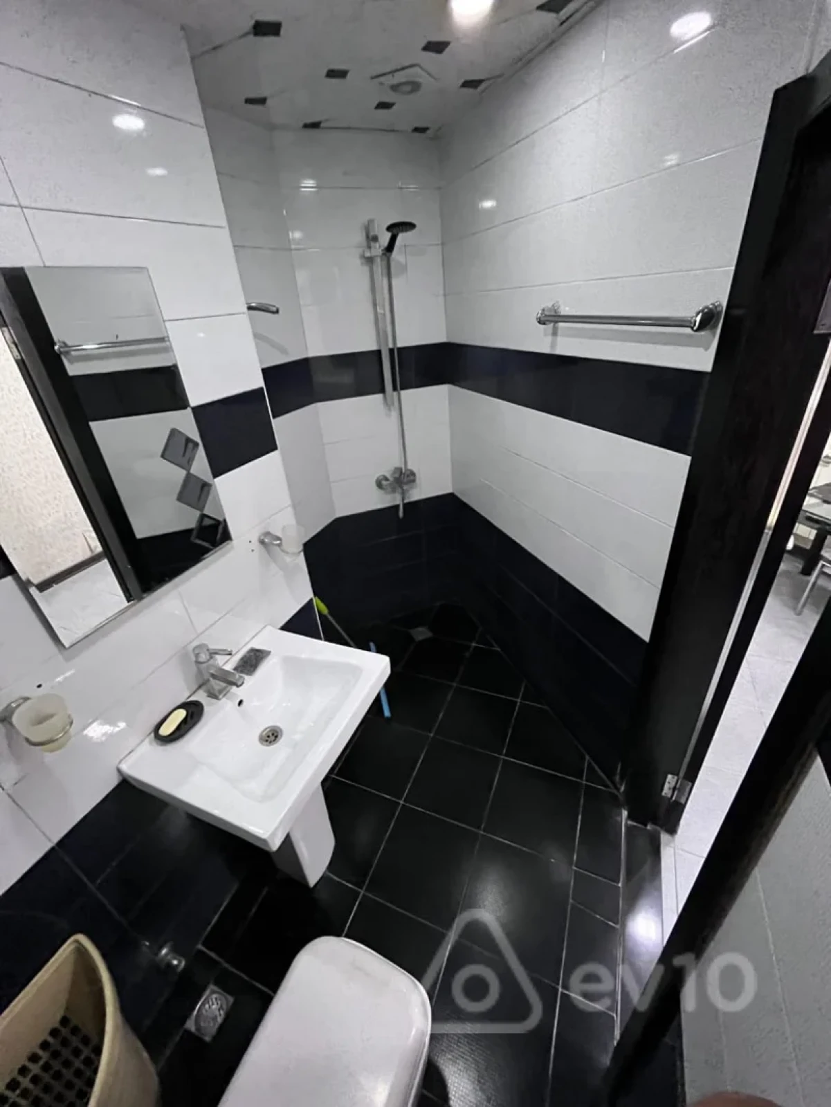 Kirayə verilir 2 otaqlı yeni tikili 64 m²