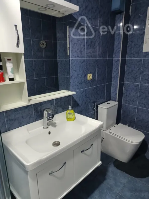 Kirayə verilir 3 otaqlı köhnə tikili 100 m²