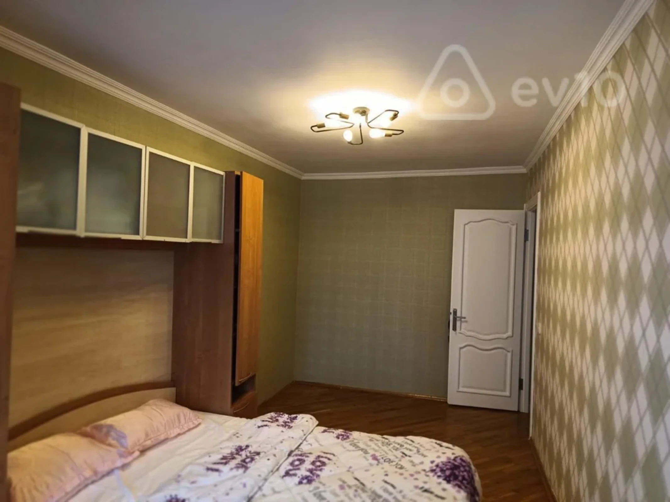 Kirayə verilir 3 otaqlı köhnə tikili 100 m²