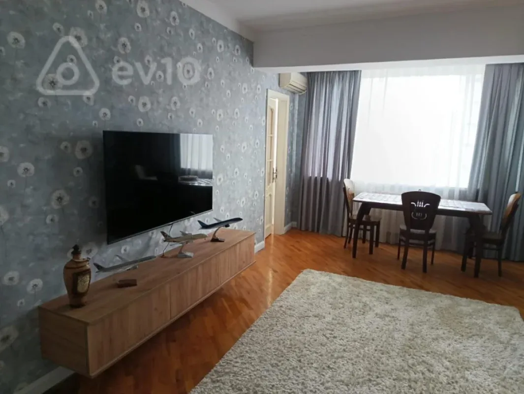 Kirayə verilir 3 otaqlı köhnə tikili 100 m²