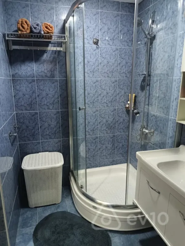 Kirayə verilir 3 otaqlı köhnə tikili 100 m²