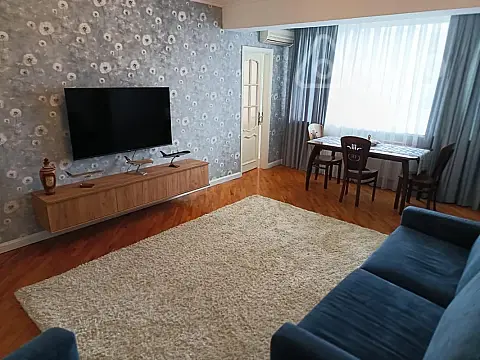 Kirayə verilir 3 otaqlı köhnə tikili 100 m²