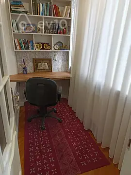 Kirayə verilir 3 otaqlı köhnə tikili 100 m²