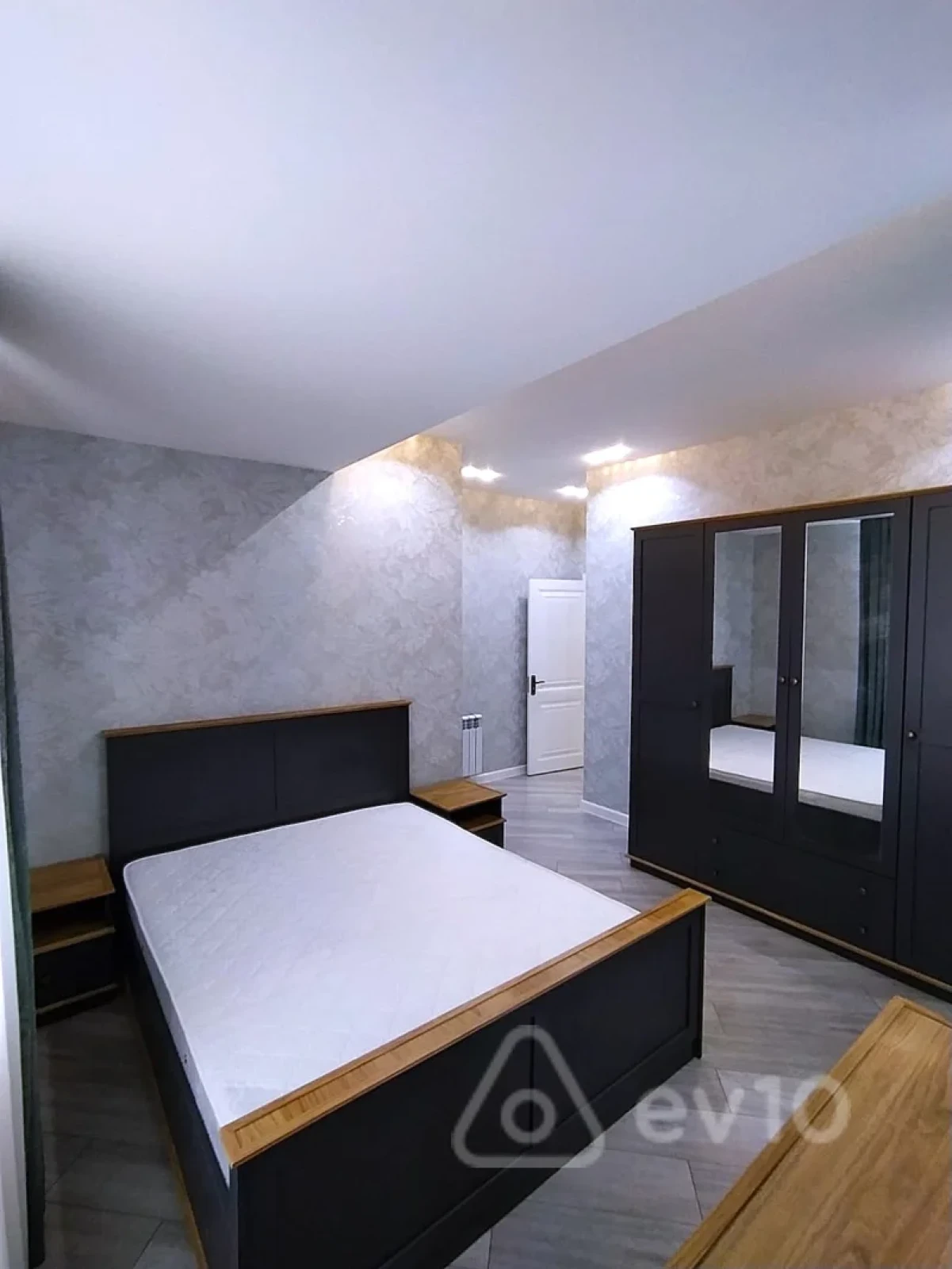 Kirayə verilir 2 otaqlı yeni tikili 110 m²