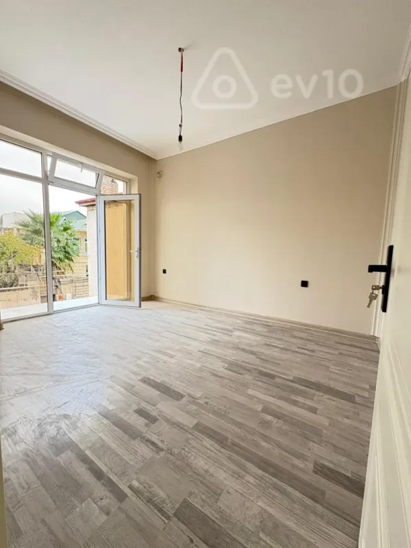 Satılır 4 otaqlı həyət evi 155 m²