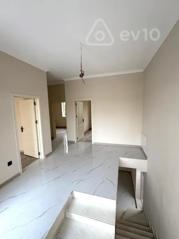 Satılır 4 otaqlı həyət evi 155 m²