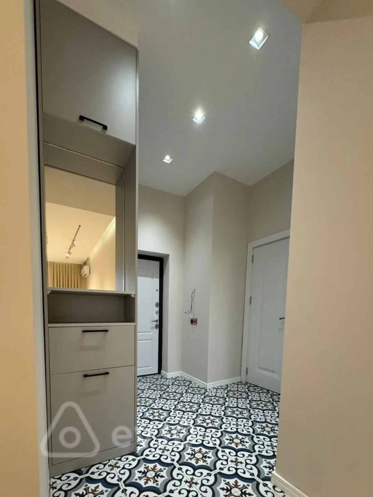 Kirayə verilir 2 otaqlı yeni tikili 83 m²