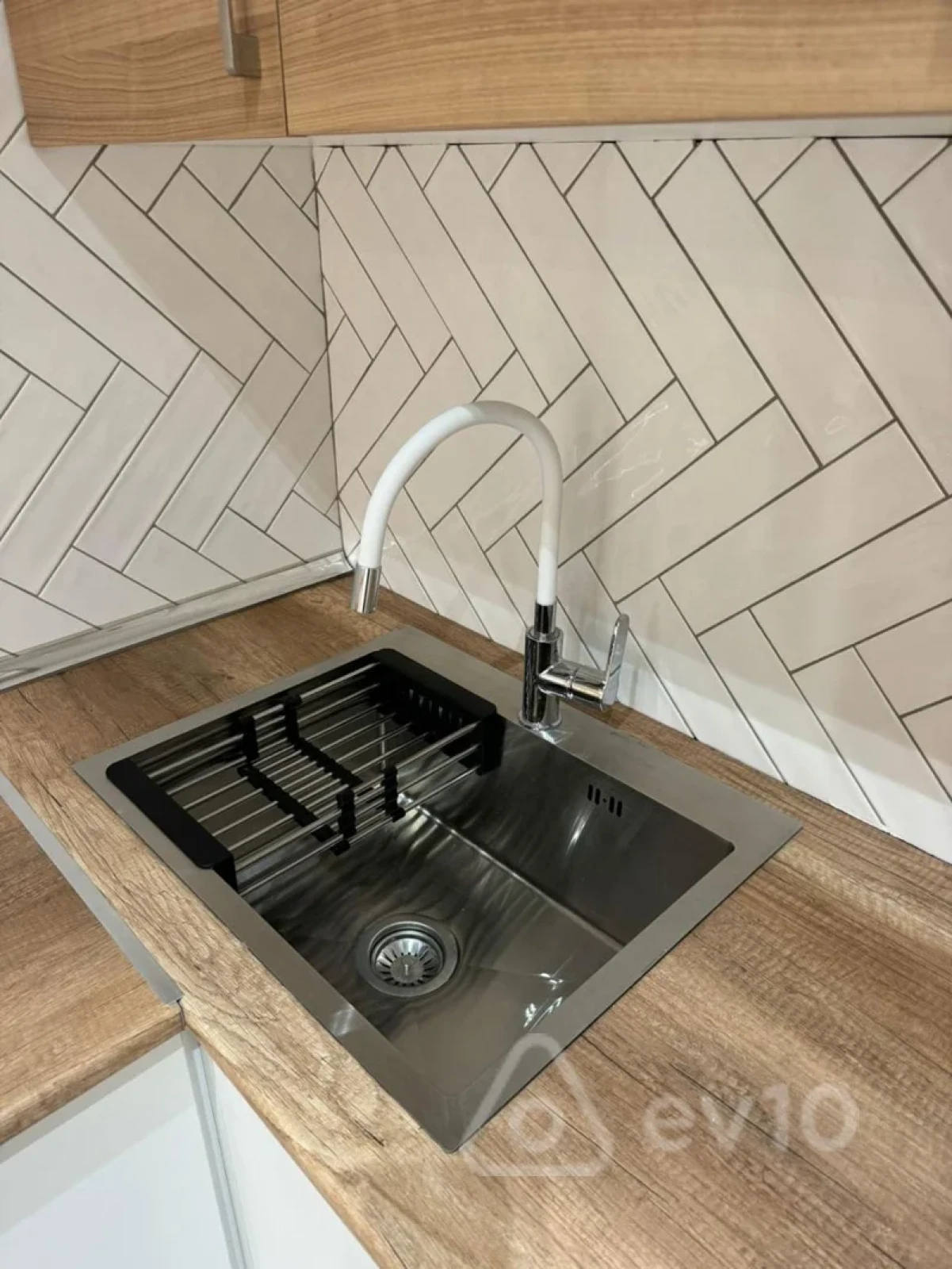 Kirayə verilir 2 otaqlı yeni tikili 83 m²